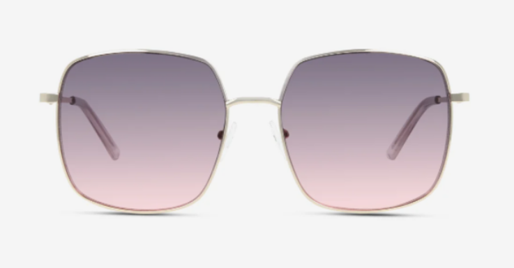 XL-Gläser lieben wir! Dank des filigranen Rahmens und der fliederfarbenen Gläser wirkt diese Sonnenbrille trotzdem nicht zu dominant im Gesicht 