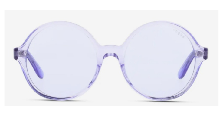 Flieder trifft Transparenz trifft XXL: Sonnenbrille von Vogue Eyewear 