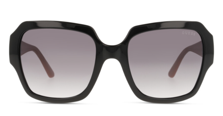 Eine spannende Silhouette: Leicht eckig, aber trotzdem mit klassischem Fifties-Flair überzeugt diese Sonnenbrille aus der neuen Guess Kollektion (